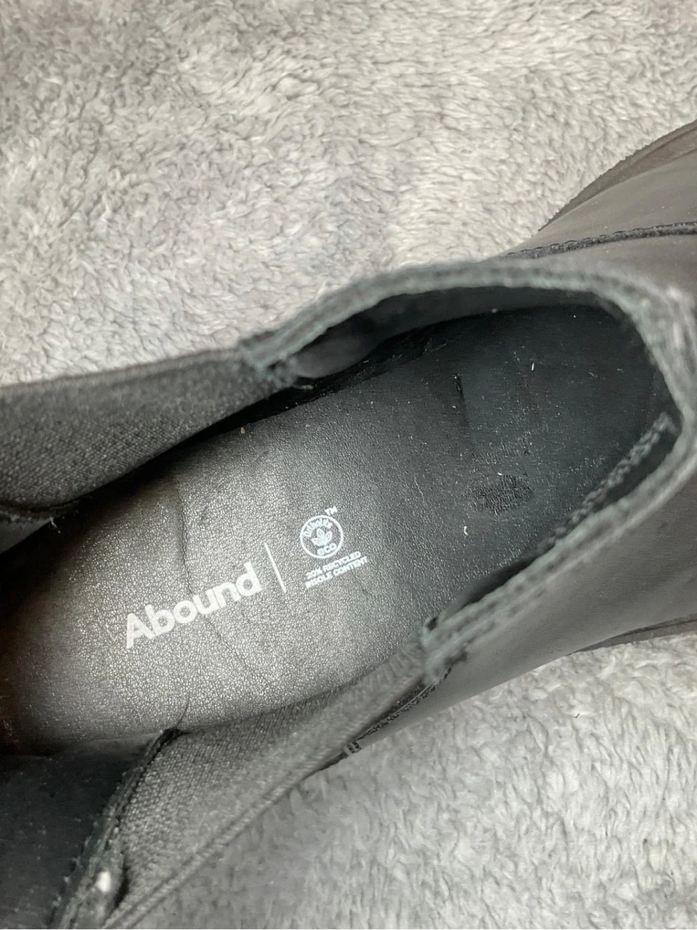 New Nordstrom Men’s Abound Black Chelsea pull on Boots Size 8M with Lug sole.